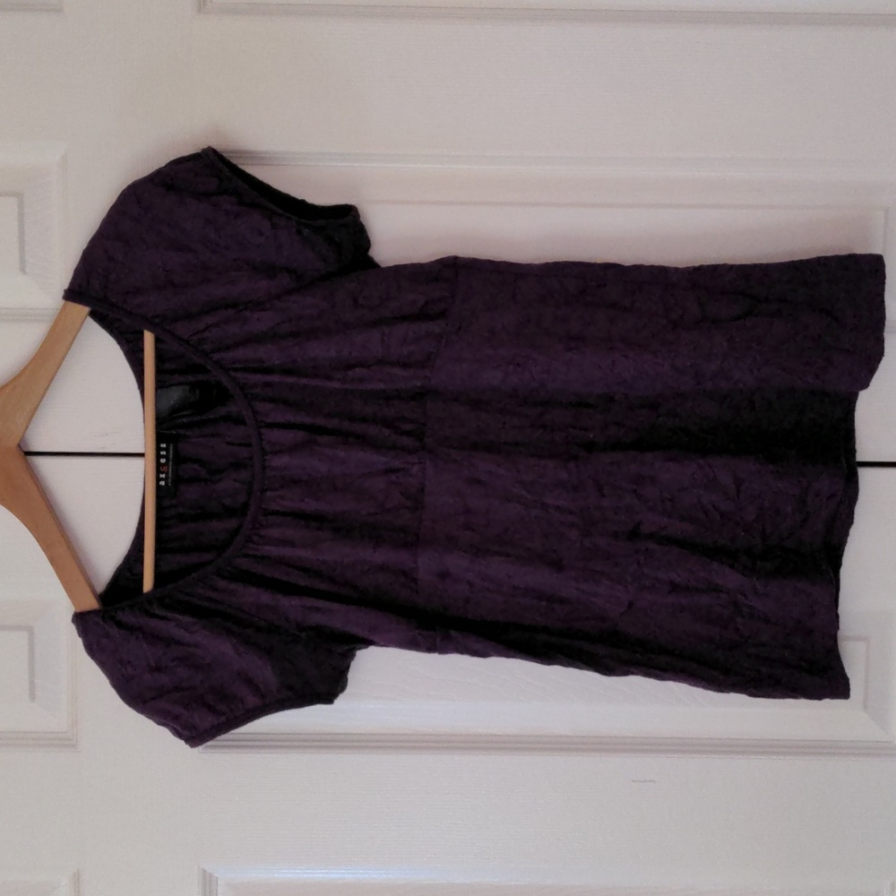 Excellent condition medium purple scoop neck top crinkled look super cute axcess